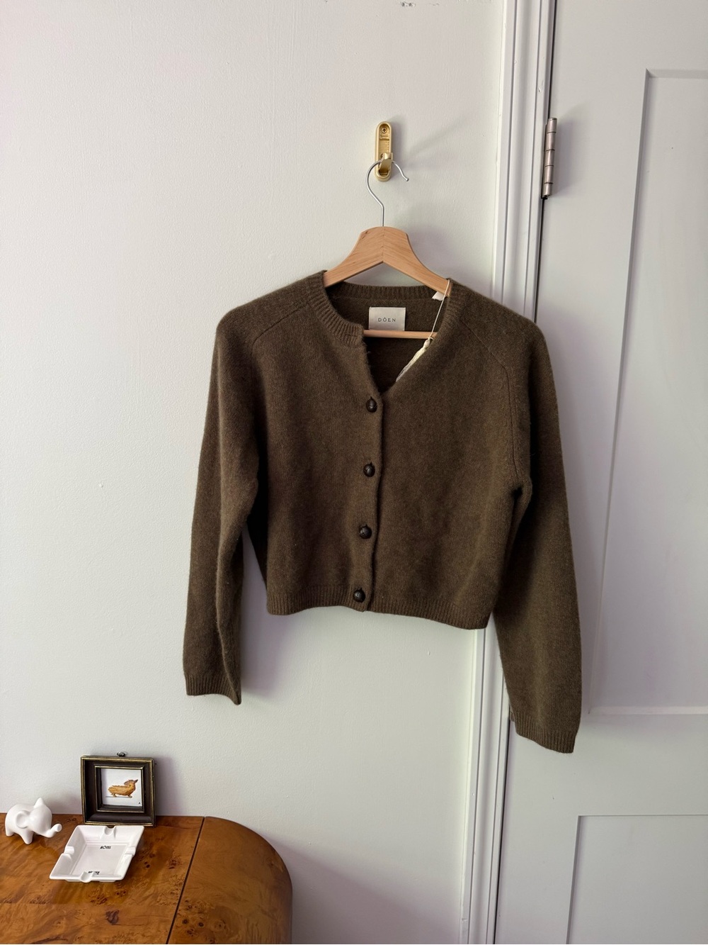 Doen cashmere ashford cardigan in forest green moss - Picture 2 of 5